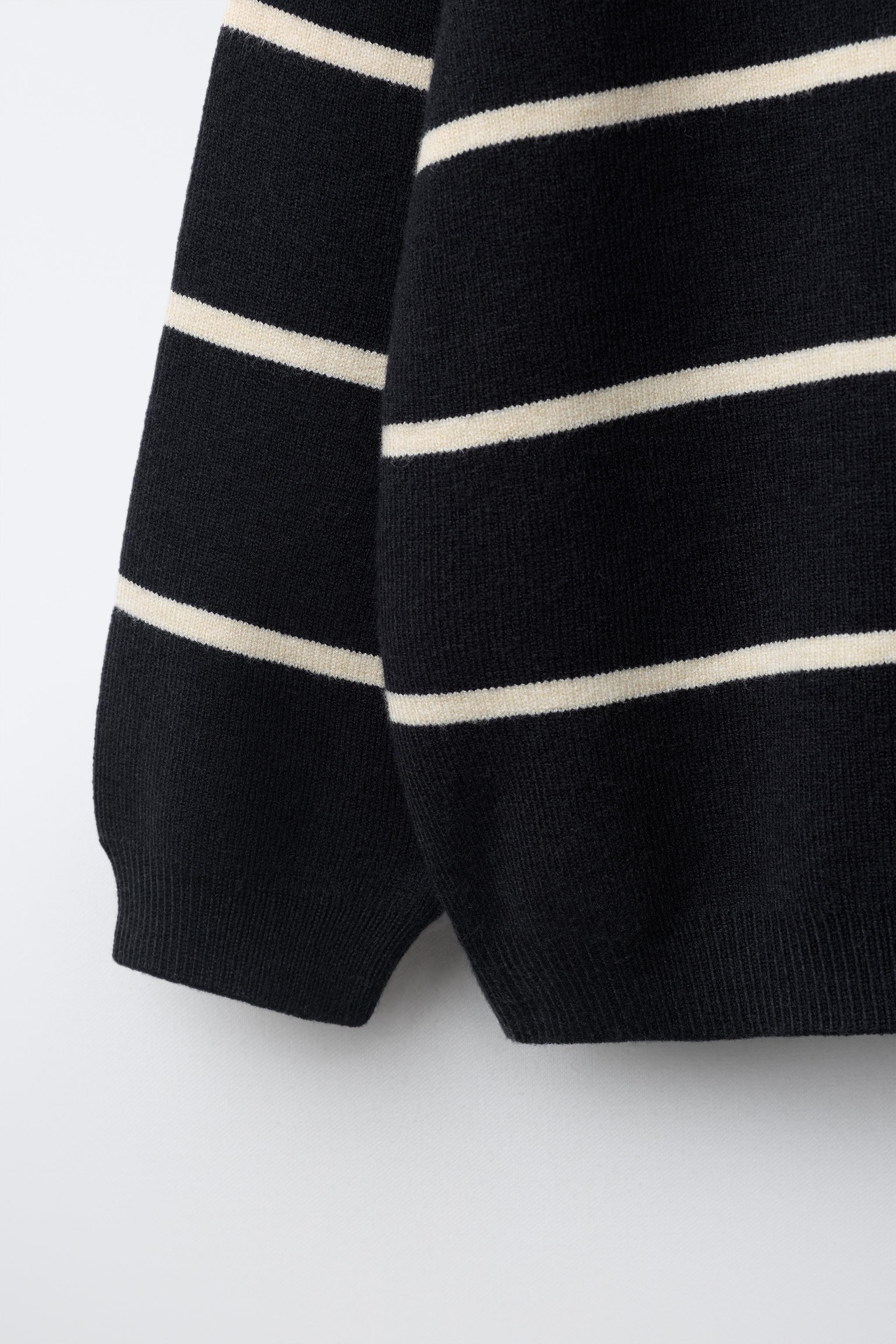 PULL EN MAILLE À RAYURES